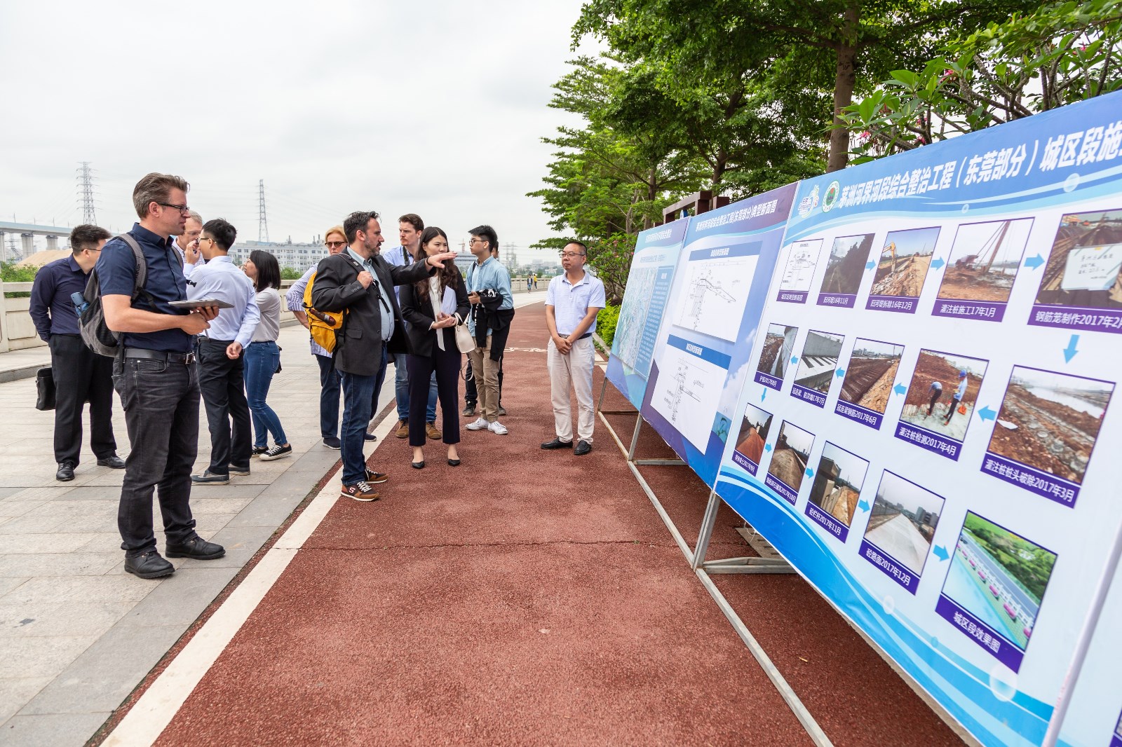 代表團(tuán)一行了解茅洲河界河段綜合整治工程(東莞部分)情況 代表團(tuán)一行了解茅洲河界河段綜合整治工程(東莞部分)情況