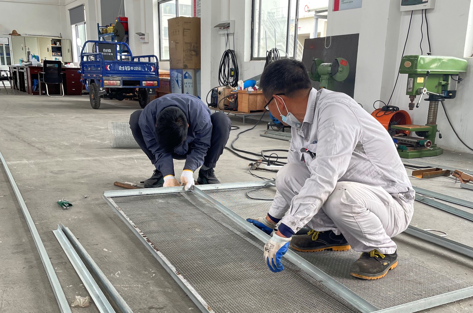 制作手動格柵板00.jpg 制作手動格柵板00.jpg