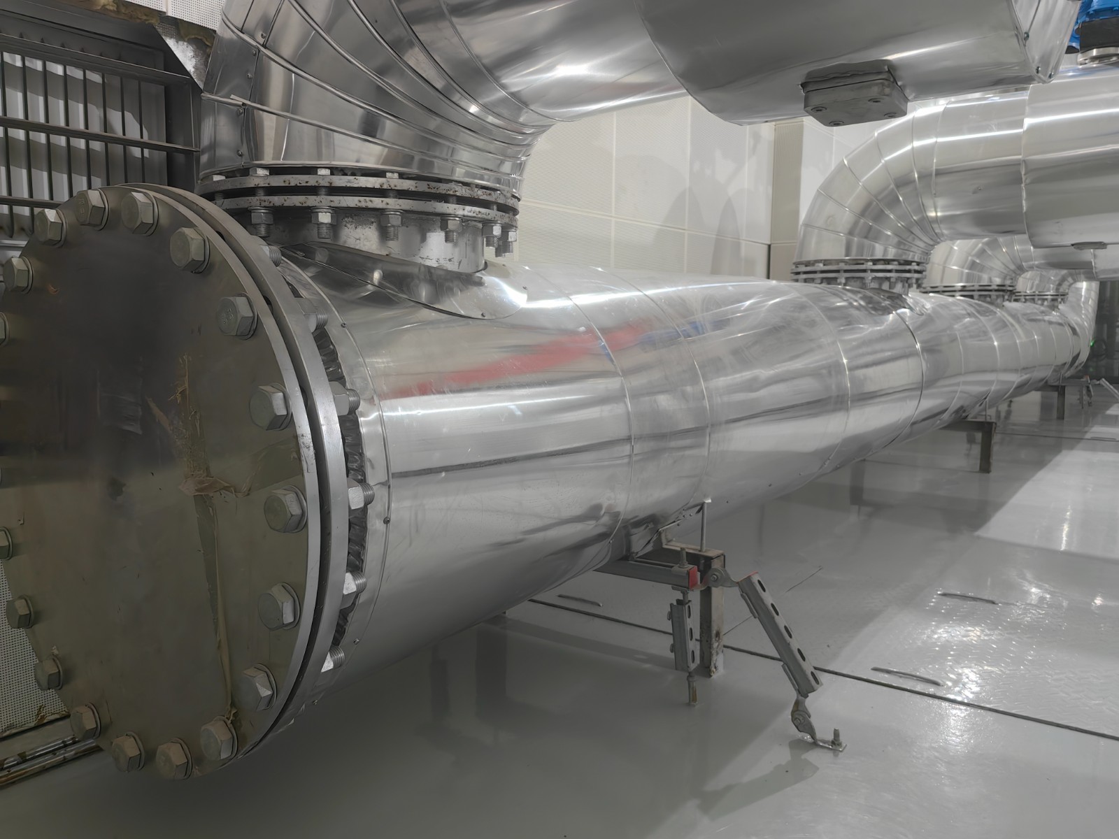 曝氣風(fēng)管安裝隔熱棉.jpg 曝氣風(fēng)管安裝隔熱棉.jpg